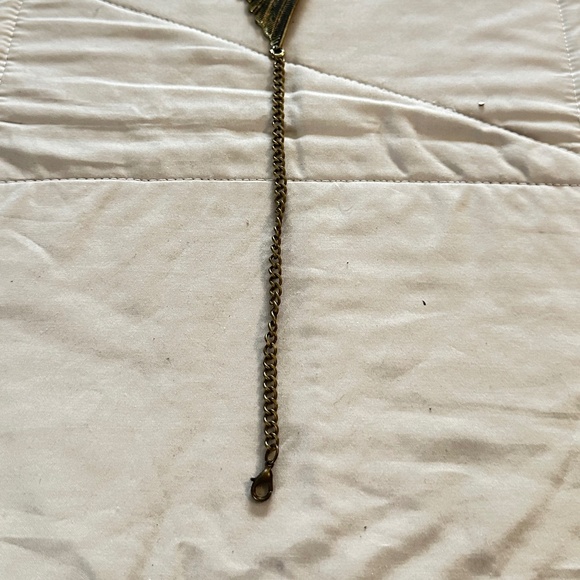 2/$15 Large, Vintage Angel Wing chain anklet. Gold tone. Unknown metal. - Picture 3 of 10